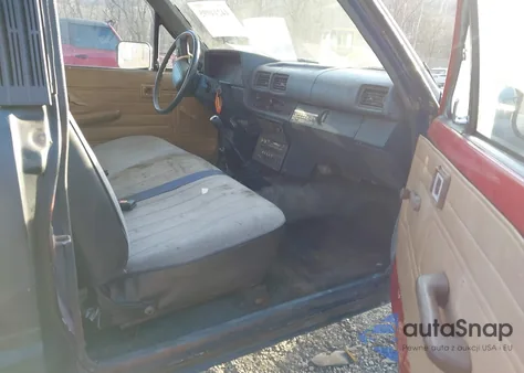 1987 Toyota Pickup Rn63 Std z USA, uszkodzony, nr VIN JT4RN63R7H0147773